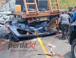 Tragedi Liburan ke Danau Toba: Truk Baja Ringan Lindas Minibus di Simpang Palang, 3 Warga Riau Tewas