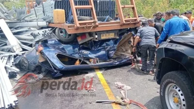 Tragedi Liburan ke Danau Toba: Truk Baja Ringan Lindas Minibus di Simpang Palang, 3 Warga Riau Tewas