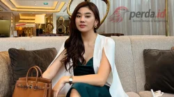 Bongkar Bukti 'VCS' Suami Saat Liburan, Clara Shinta Akhirnya Beri Klarifikasi: Aku Gemetar Tidak Tahu Harus Berbuat Apa Foto profil Influencer Clara Shinta yang memberikan klarifikasi terkait dugaan panggilan video asusila sang suami.