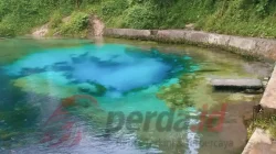 Pemandangan air biru jernih di Sungai Lobang (SUNGLO) Pematang Kerasaan, Kabupaten Simalungun.