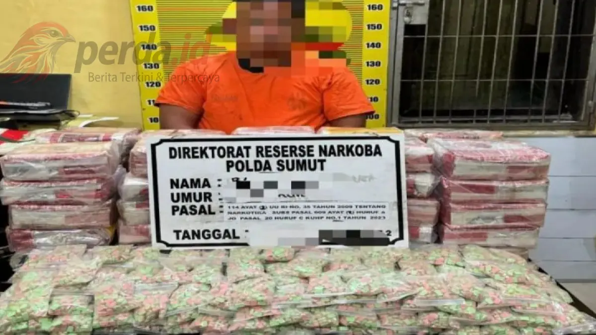 Barang bukti 50 kg sabu kemasan teh China dan 20.000 butir ekstasi yang diamankan Polda Sumut di perairan Asahan.