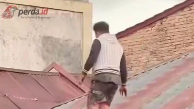 terduga maling manjat seng di BDB Lorong 26 Siantar viral dok ani manik perda.id