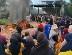 BREAKING NEWS: Demo Narkoba di Panipahan Berujung Ricuh, Massa Rusak Rumah Terduga Bandar dan Bentrok dengan Aparat