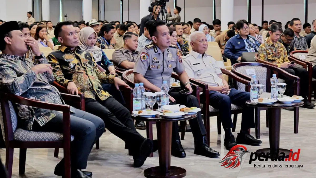 Wakil Bupati Simalungun Benny Gusman Sinaga bersama jajaran BGN dan Wagubsu H. Surya dalam Rapat Konsolidasi Program Makan Bergizi Gratis di Hotel Niagara Parapat.