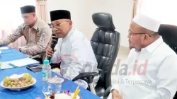 Pemkab Simalungun Siap Ambil Alih Pengelolaan Masjid Agung Al-Munawwaroh Perdagangan Bupati Simalungun Anton Achmad Saragih saat menerima pengurus Masjid Agung Al-Munawwaroh Perdagangan di Kantor Camat Siantar.